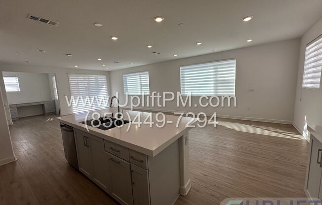 4 Bed 3.5 Bath Townhome in Chula Vista w/ Washer/Dryer and 2-Car Garage