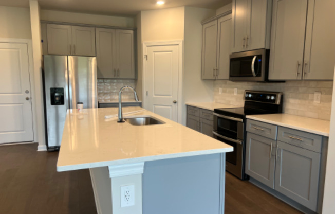 1808 BRAEMAR VLG DR