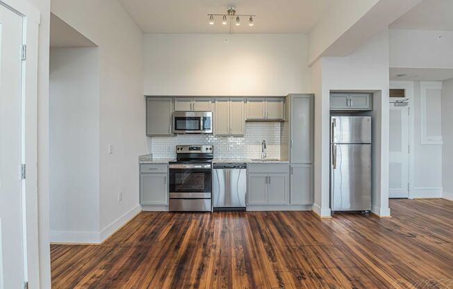 2 beds, 2 baths, 806 sqft, $1,725, Unit Unit 805