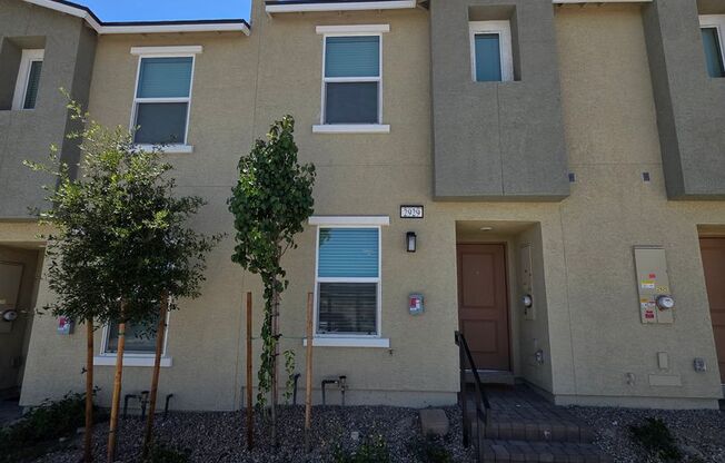 Nearly New Modern Townhome– Move-In Ready!