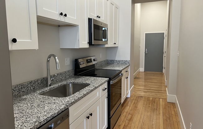 2 beds, 1 bath, 700 sqft, $1,995, Unit 12