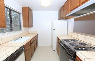 2 beds, 2 baths, 992 sqft, $1,870, Unit 122