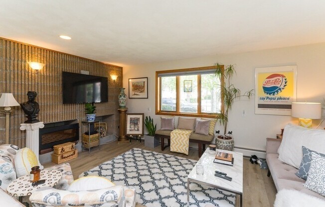 9 CLINTON RD