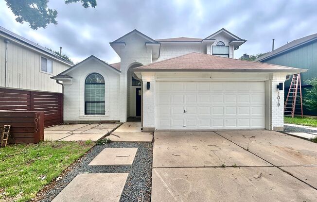 Beautiful 3/BR 2.5/BA Home with Modern Finishes and Spacious Comfort!