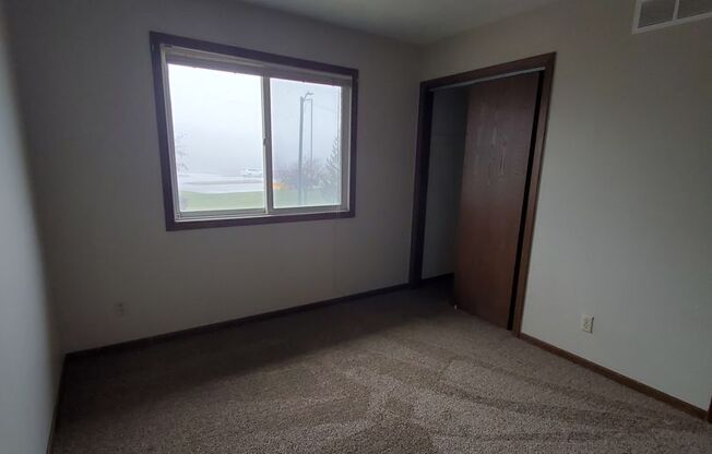 2 beds, 1 bath, 850 sqft, $850, Unit #6