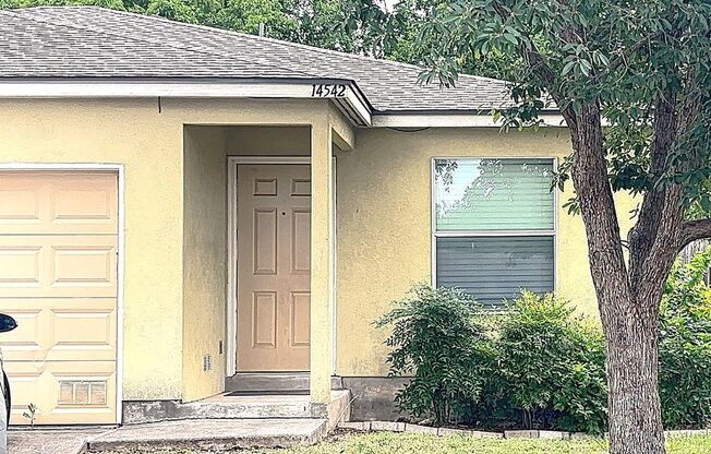 Cozy 2 bedroom 2bath Retreat near Randolph AFB, IH-35, Loop 1604, BAMC, and only minutes from The Forum!