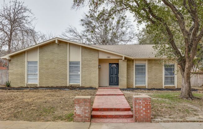 Spacious 4BD Home with Stunning Landscape Open Floor Plan