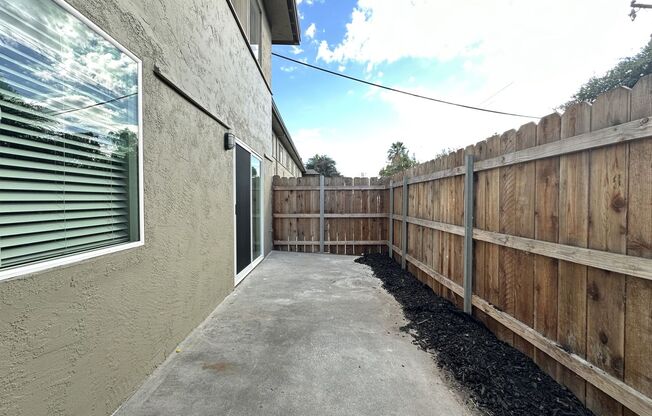 2 beds, 1 bath, 752 sqft, $1,495, Unit CA-17