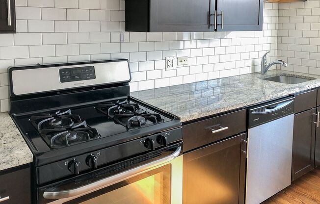 2 beds, 1 bath, 740 sqft, $2,895, Unit 855-3W