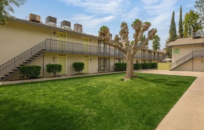 2 beds, 1 bath, 835 sqft, $1,165, Unit 22-223