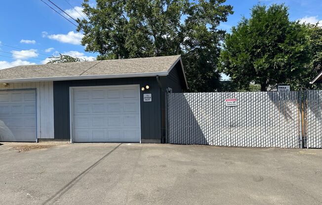 Beautifully updated 3 bedroom, 1 bath house in Eugene!