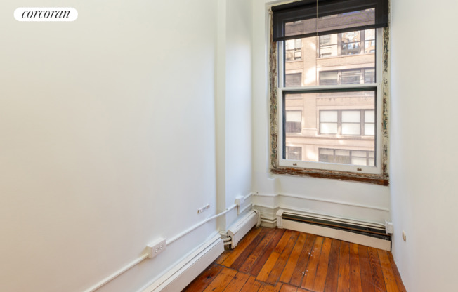 143 W 21 ST