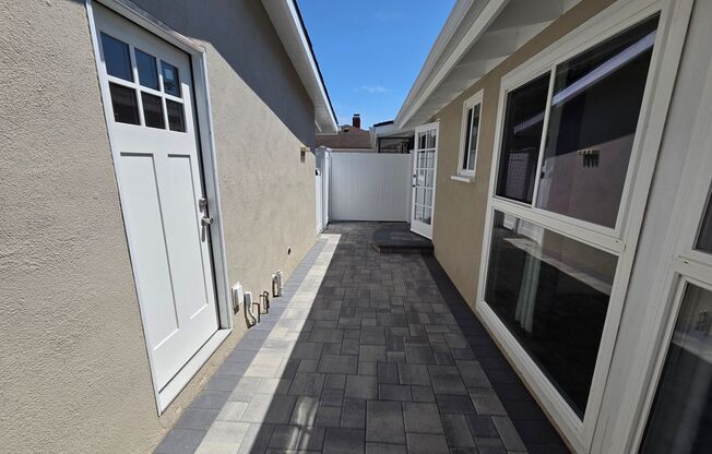 4+2 Single Family home on desirable Ventura street Near Hospital