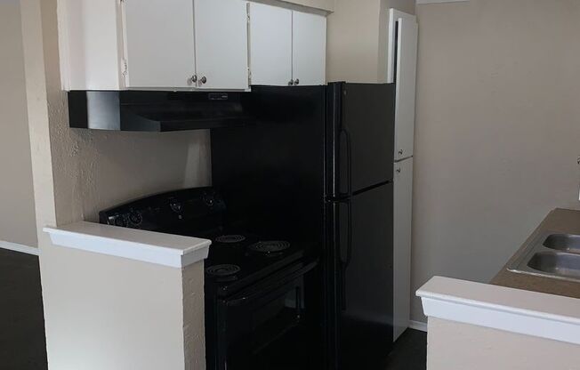 2 beds, 2 baths, 844 sqft, $975, Unit 230