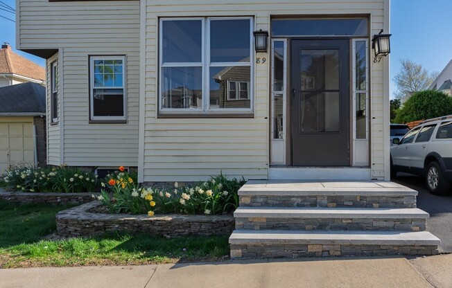 87 HARNDEN AVE