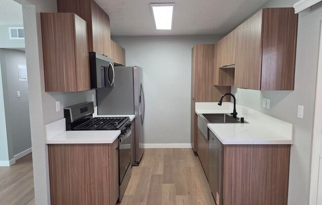 2 beds, 1 bath, 875 sqft, $2,650, Unit 42