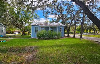 ADORABLE 2 BEDROOM/1 BATH COTTAGE! BRADENTON! ANNUAL LEASE!