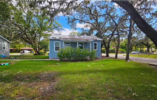 ADORABLE 2 BEDROOM/1 BATH COTTAGE! BRADENTON! ANNUAL LEASE!