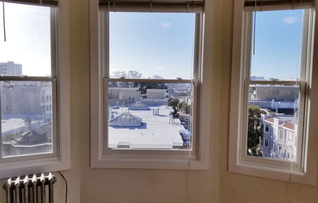 Studio, 1 bath, 450 sqft, $2,400, Unit 705