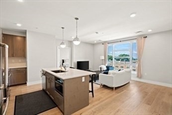 2 beds, 1 bath, 875 sqft, $3,800, Unit 501