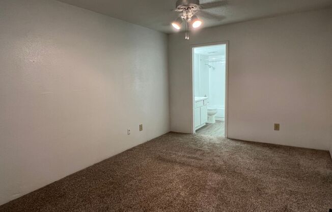 2 beds, 2 baths, 1,003 sqft, $1,050, Unit 0911