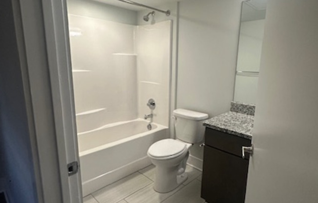 1 bed, 1 bath, 482 sqft, $1,325, Unit L108