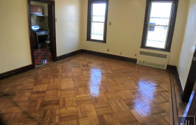 484 LINDEN BLVD