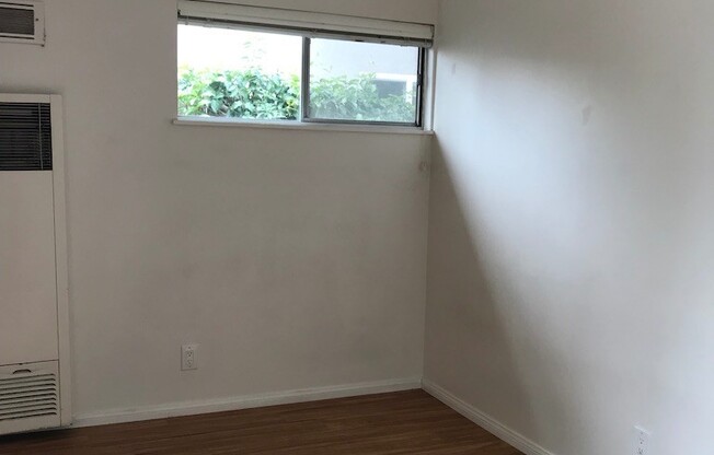 2 beds, 1 bath, $4,000, Unit B