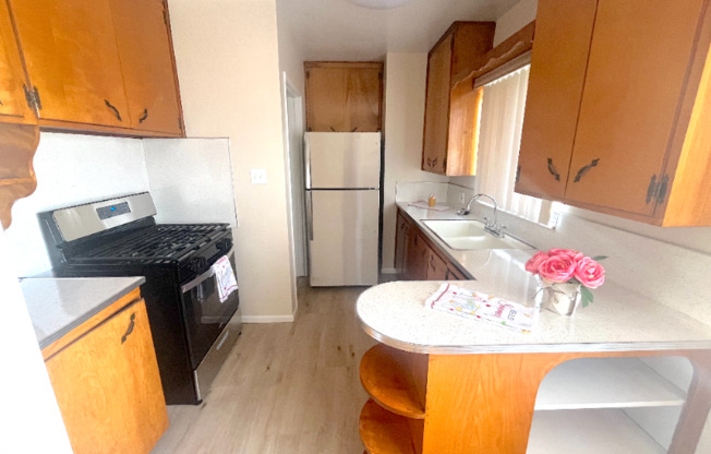 516 W F ST