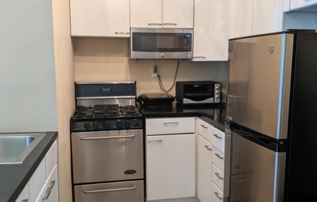 211 E 35 ST
