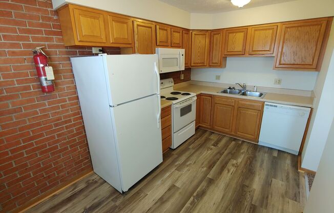 2 beds, 1 bath, 775 sqft, $1,015, Unit 1239-12