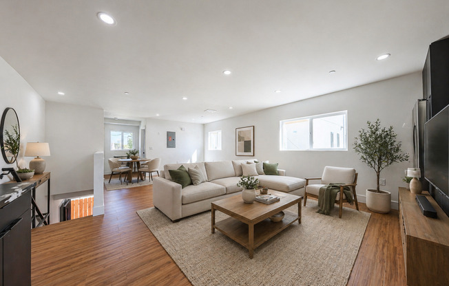 Luxury 3 & 4 Bed Townhomes | Walk to NoHo Arts District + Toluca Lake