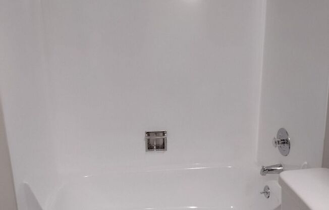 1 bed, 1 bath, 677 sqft, $1,445, Unit 050