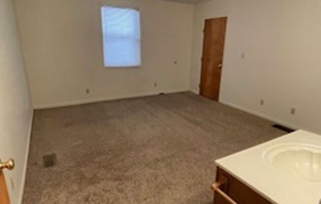 3 beds, 1 bath, $1,550