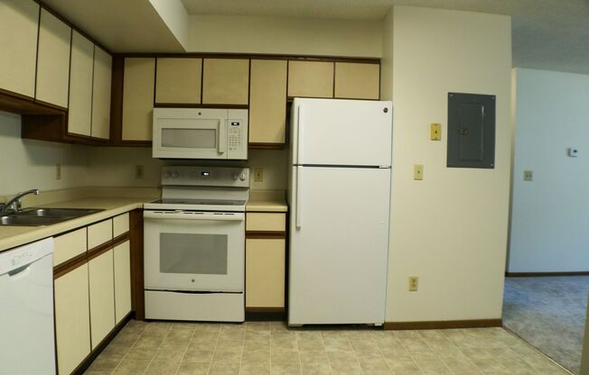 2 beds, 1 bath, 813 sqft, $1,095, Unit #409