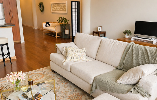1 bed, 1 bath, 1,164 sqft, $2,125, Unit 313