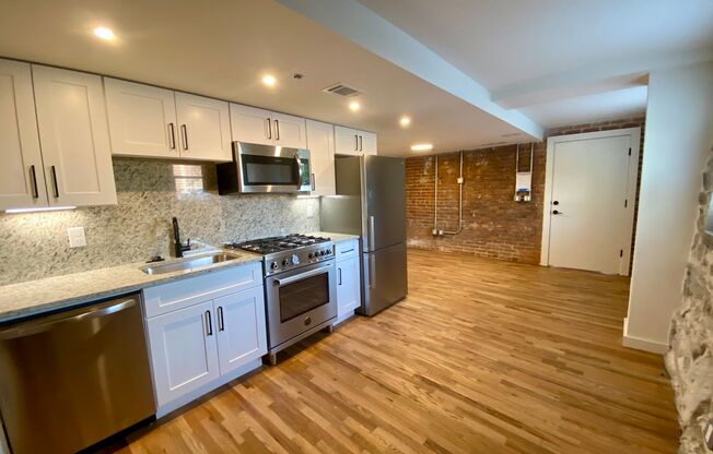 Studio, 1 bath, 336 sqft, $1,199, Unit 001