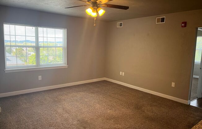 2 beds, 1 bath, 939 sqft, $1,250