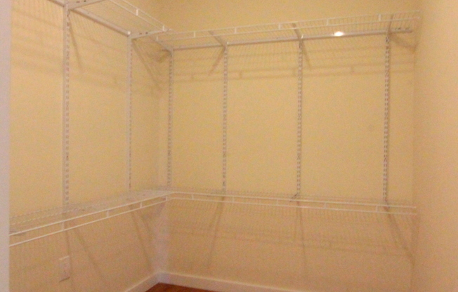 2 beds, 2 baths, 750 sqft, $1,985, Unit 207