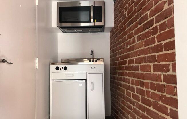 Studio, 1 bath, 275 sqft, $1,295, Unit 408A