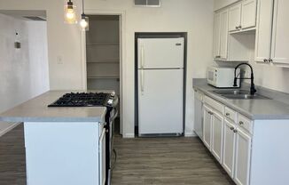 2 beds, 2 baths, 992 sqft, $1,800, Unit 15