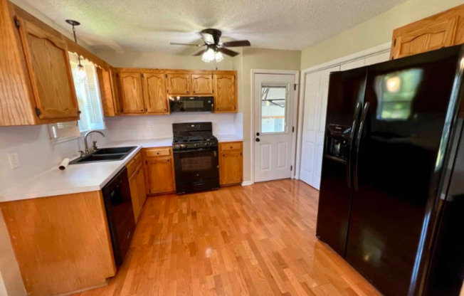 3 beds, 2 baths, $1,825