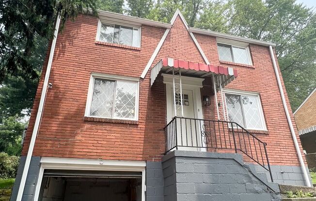 Updated 3 Bed, 1 Bath in Verona- Central Air and Huge Kitchen!!