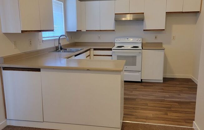 15321-15323 9th Ave E