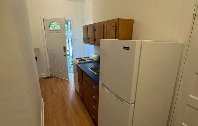 1 bed, 1 bath, 576 sqft, $1,300, Unit Unit 2