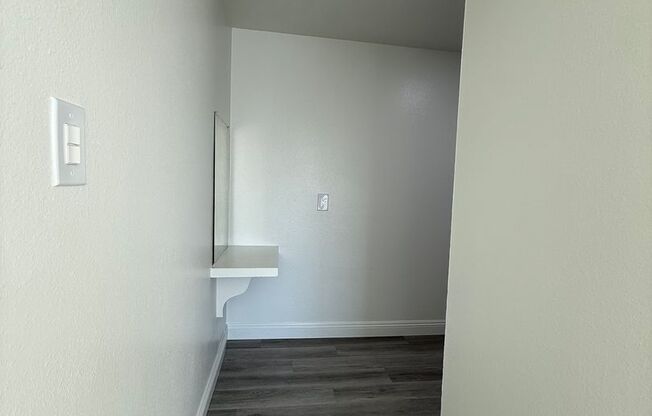 2 beds, 1 bath, 850 sqft, $2,295, Unit 9195-10