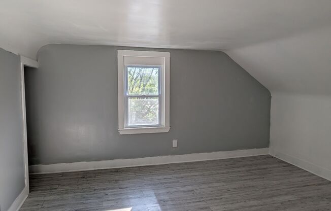 3 beds, 1 bath, $1,095