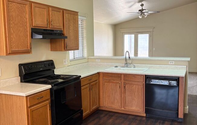 **Excellent 3br/2ba/2 car garage HOUSE (UNIVERSITY & 88TH STREET)