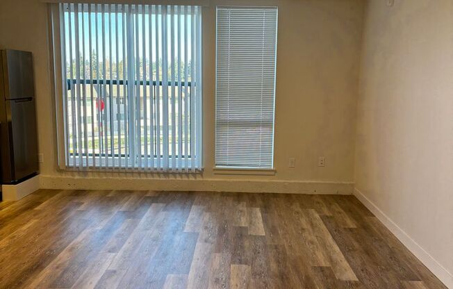 Studio, 1 bath, 356 sqft, $1,450, Unit 304