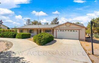 Beautiful 3 Bed/ 2 Bath Home With A Horseshoe Driveway Located In The Heart Of Victorville!